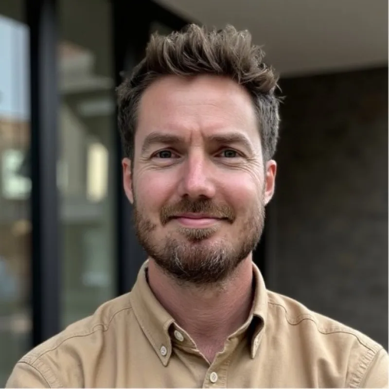 Lasse, Foundbase-teamet